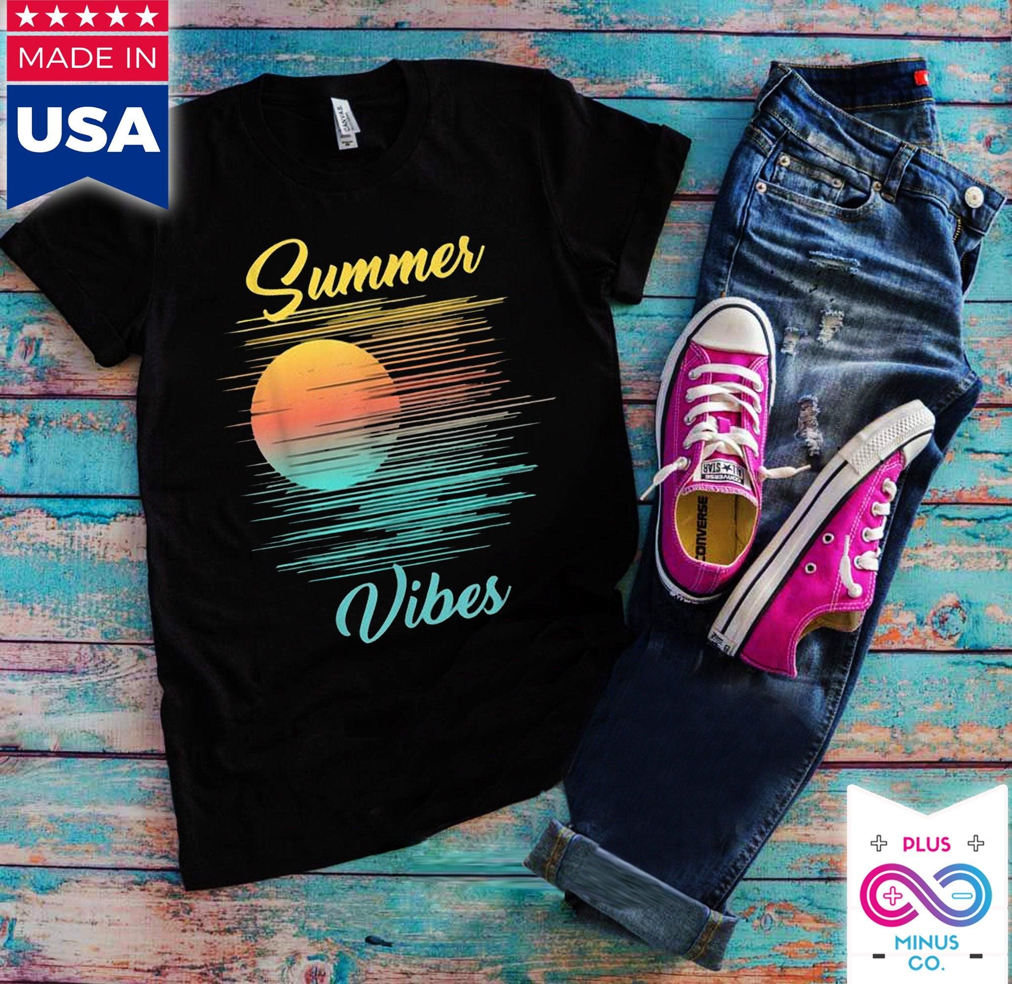 Retro Cool Vintage Summer Vibes Нові сорочки Футболка Summer Vintage Retro Vibes Shirt Sunshine Tropical Summer Vibes Vacation TShirt - plusminusco.com