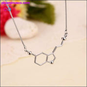 Ogrlica s strukturo kemične molekule serotonina in sreče - plusminusco.com