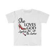 She Loves God Lipstick & Lashes T-Shirts, Dame Makeup, Høje hæle, Lashes, Læbestift, Love God Christian T-Shirt - plusminusco.com