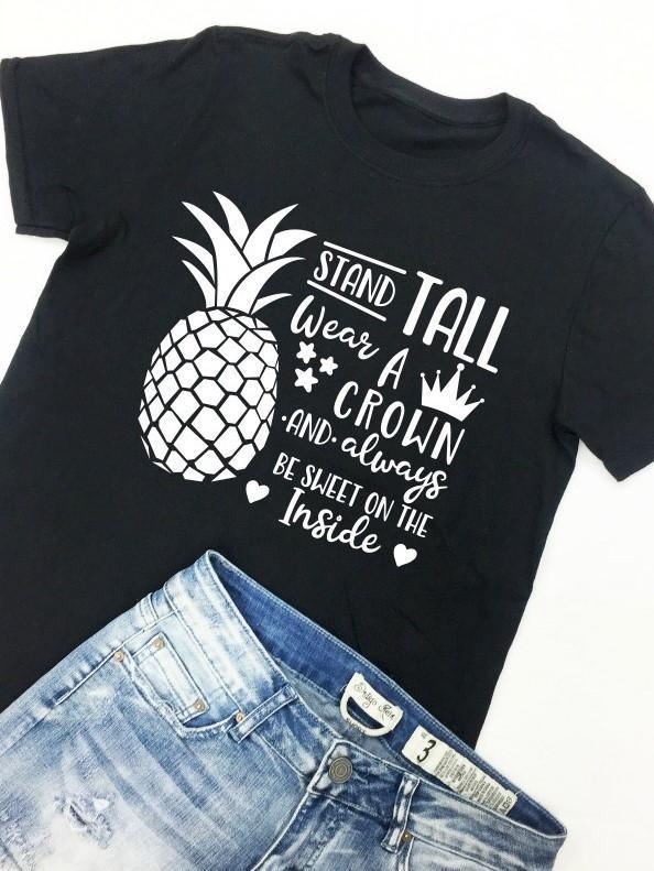 Camiseta con gráfico Stand Tall - plusminusco.com