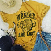 Жаночая футболка з кароткім рукавом і літарным прынтам Not All Who Wander Are Lost Паўсядзённая жаночая футболка Модныя жаночыя топы - plusminusco.com