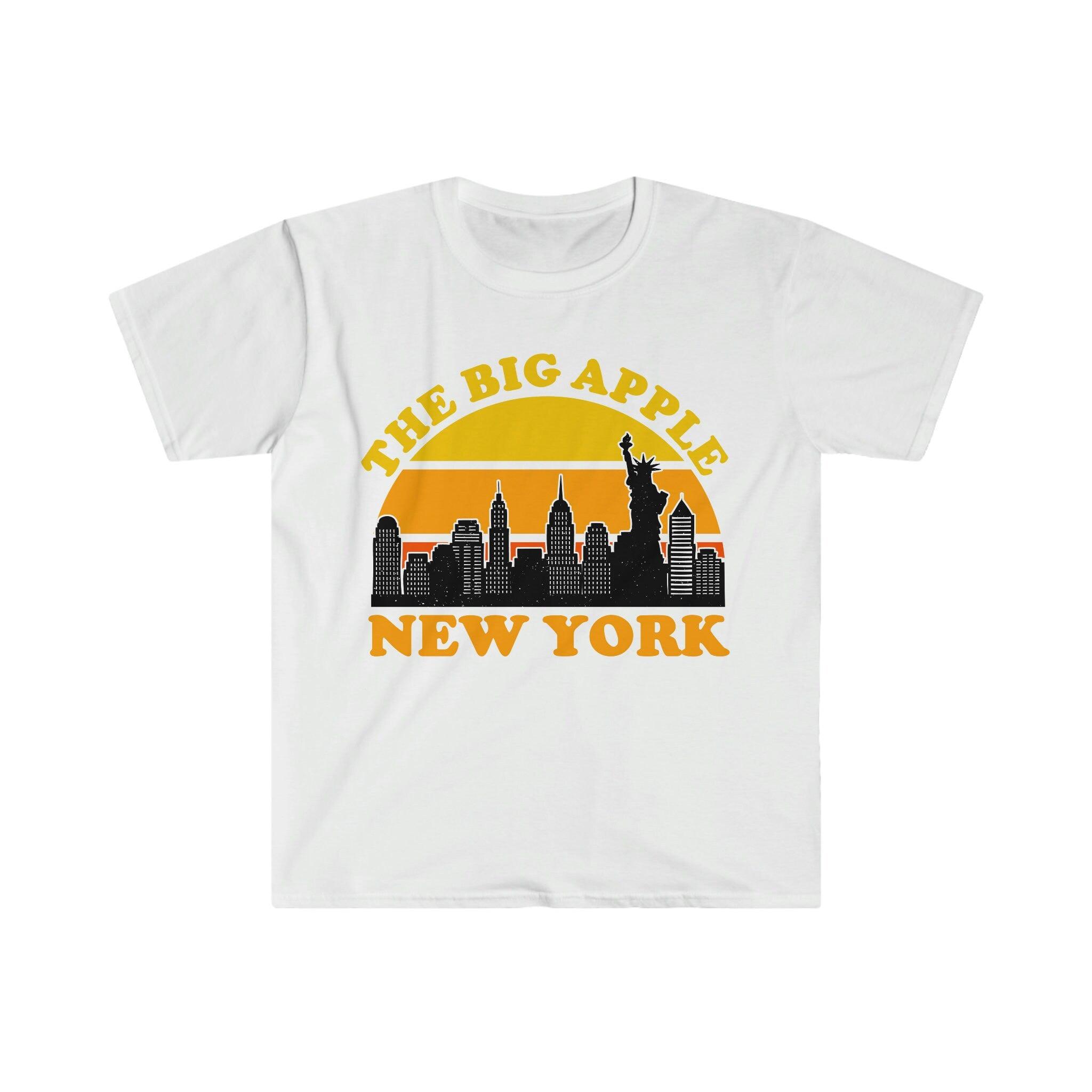 Голямата ябълка Ню Йорк | Тениски с ретро залез, сувенирна тениска New York City Skyline, костюми за партита в Ню Йорк, пътуване за посещение в Ню Йорк, бруклински мост, силует на града, Манхатън, Ню Йорк, Ню Йорк, изкуство в Ню Йорк, подарък от Ню Йорк, печат от Ню Йорк, силует на Ню Йорк, Ню Йорк, подарък за Ню Йорк, силует на Ню Йорк, статуя на свободата, тениска, тениски - plusminusco.com