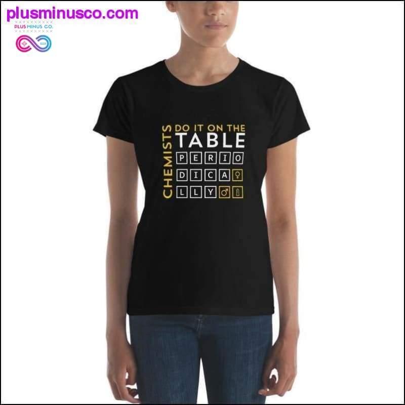 Kortermet t-skjorte for kvinner - plusminusco.com